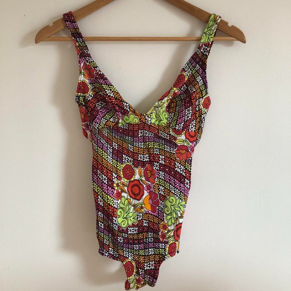 Low-back 1970's Floral Swimsuit - Picture 1 of 2